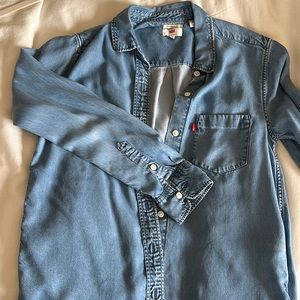 Levi’s Chambray Shirt Boyfriend Fit
